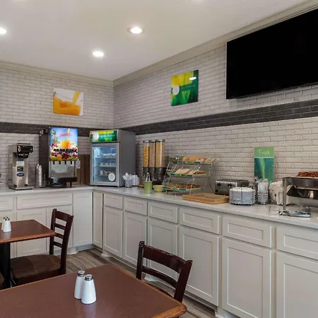 Quality Inn & Suites Pearl-Jackson-3